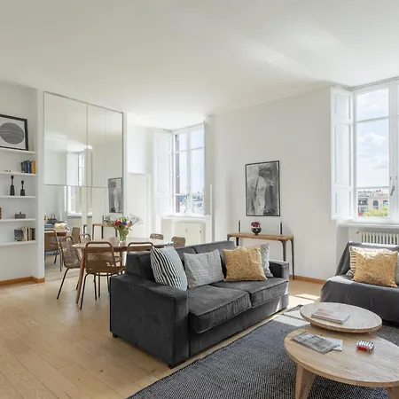 Iflat Contemporary Elegant Skyline In Apartment