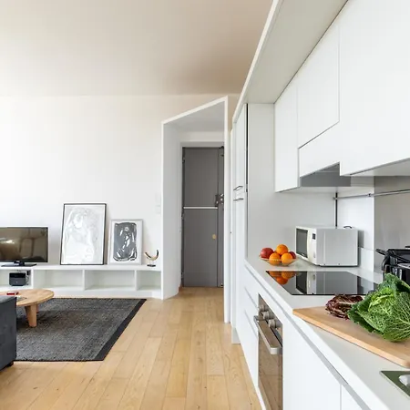 Iflat Contemporary Elegant Skyline In Apartment Rome
