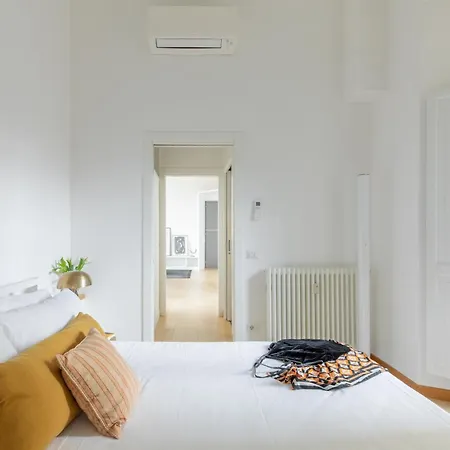 Iflat Contemporary Elegant Skyline In Apartment Rome