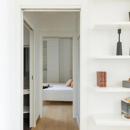 Iflat Contemporary Elegant Skyline In Apartment Rome